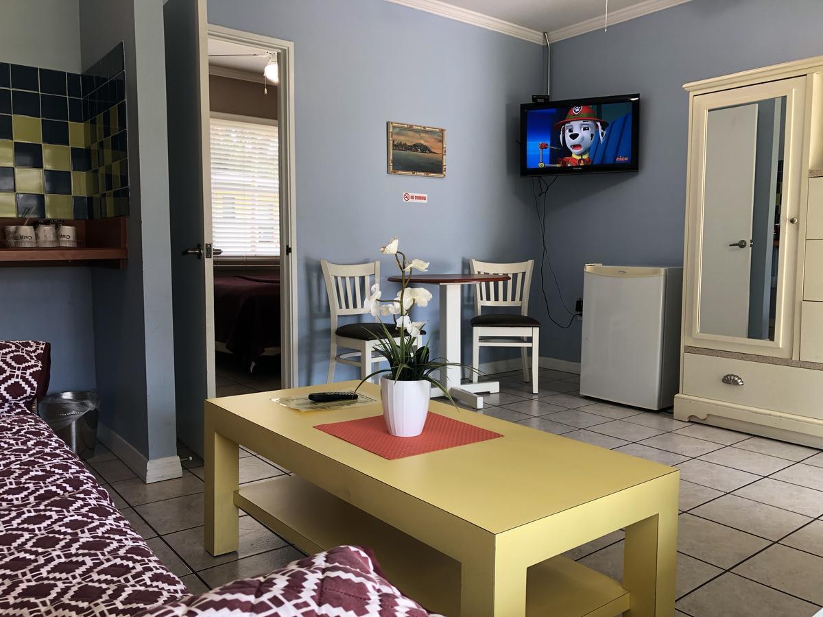 Lakeside Inn And Cafe セント・クラウド エクステリア 写真