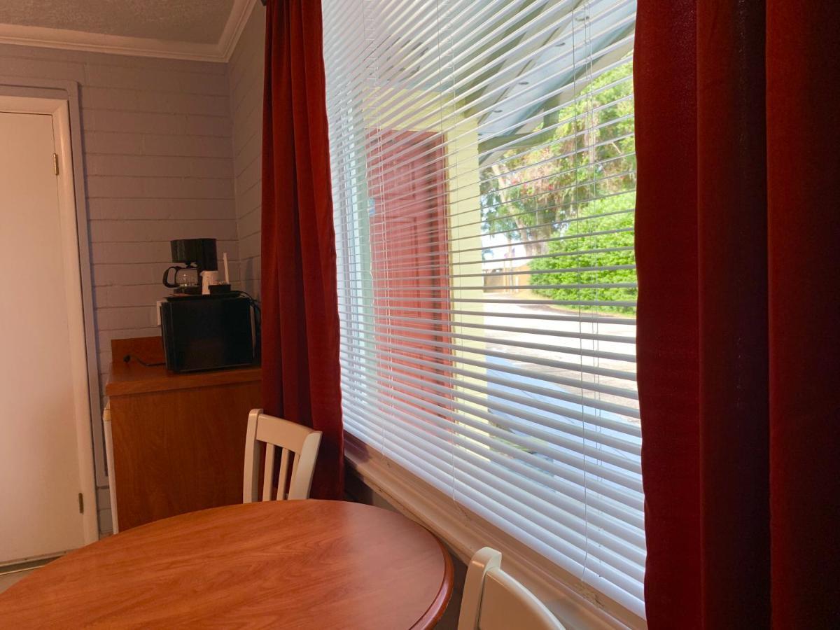 Lakeside Inn And Cafe セント・クラウド エクステリア 写真