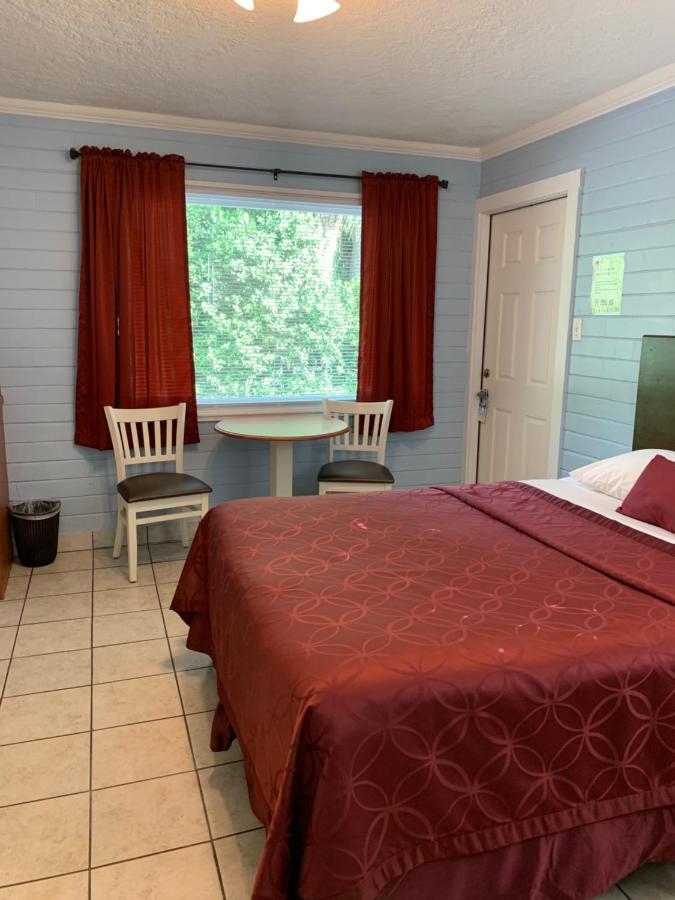 Lakeside Inn And Cafe セント・クラウド エクステリア 写真